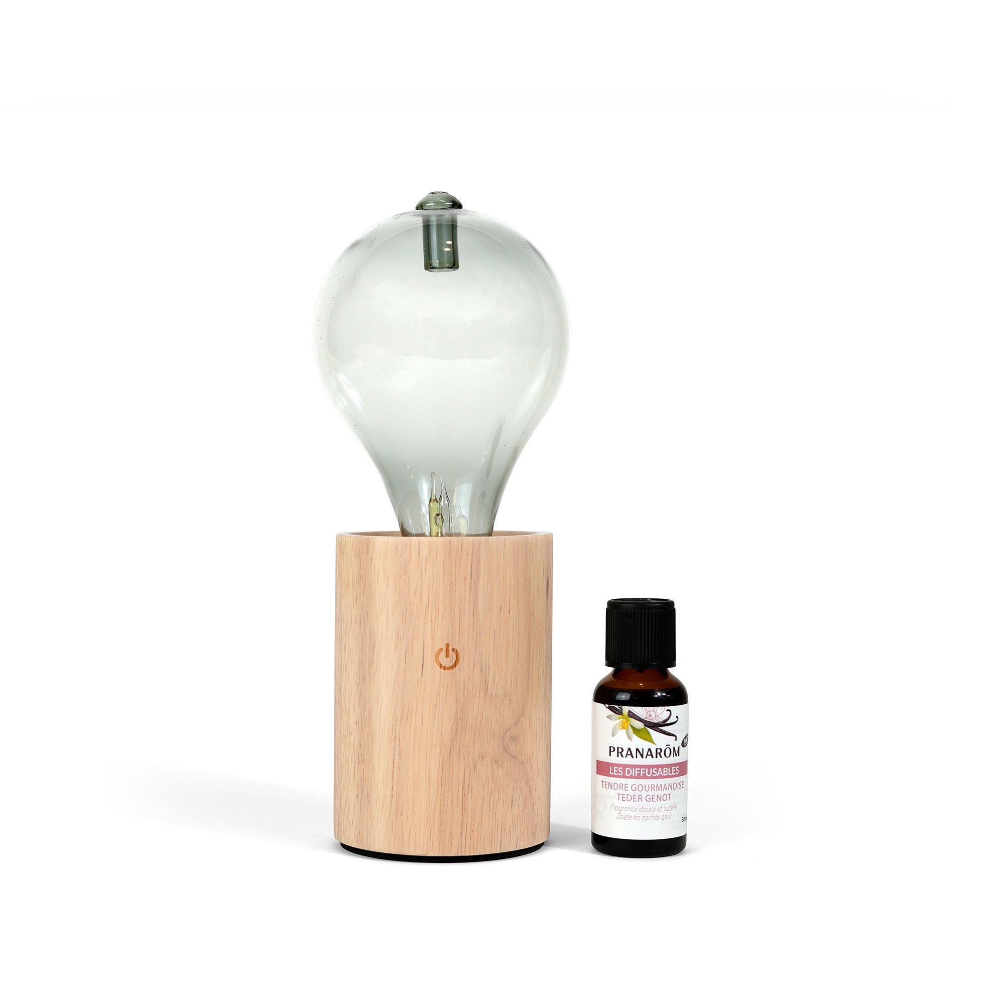 Diffuseur Edison Pranarôm en bois clair avec une huile essentielle.