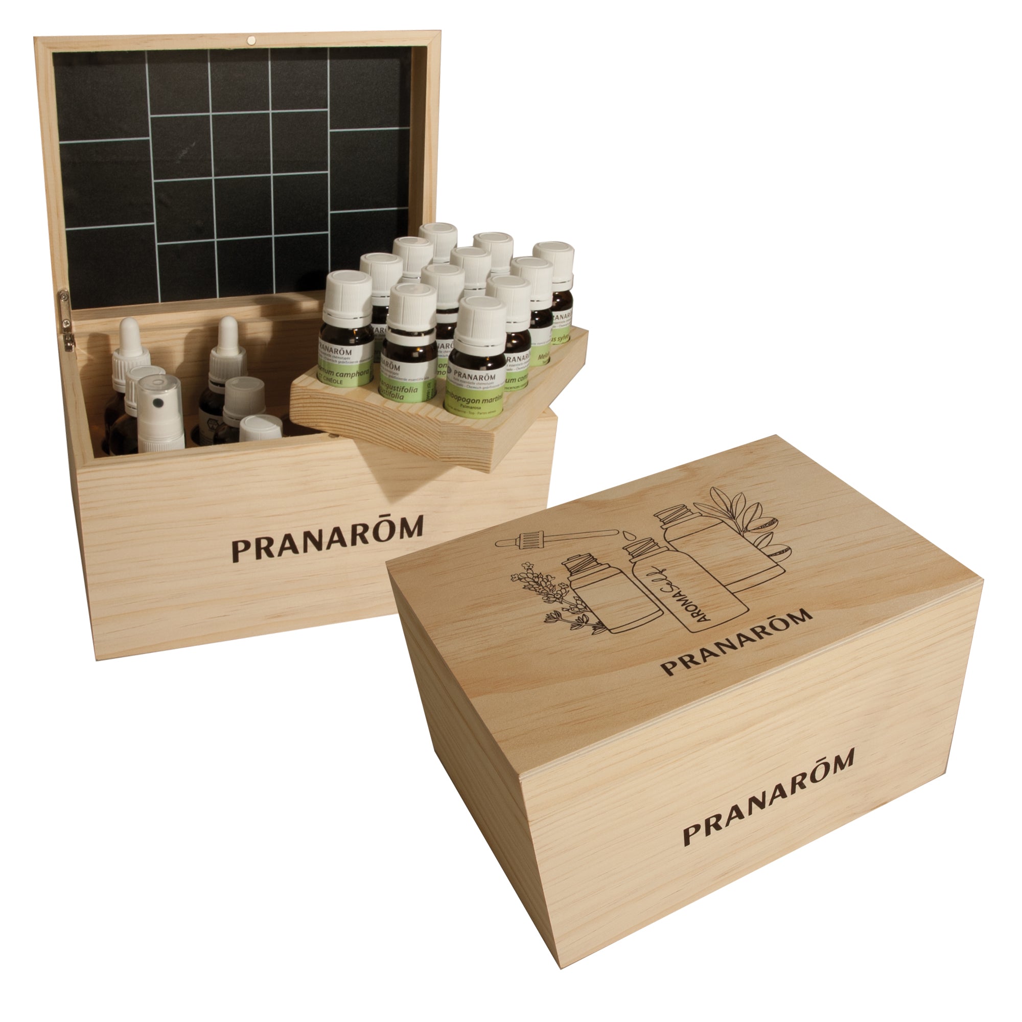 Intérieur de la boîte Aromathèque Pranarôm avec flacons d'huiles essentielles rangés.