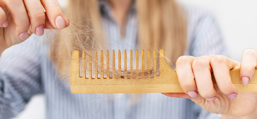 Chute de cheveux en automne : les huiles essentielles anti-chute